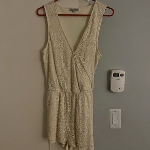 Cream lace romper. American Eagle. Size medium. Lightly worn.